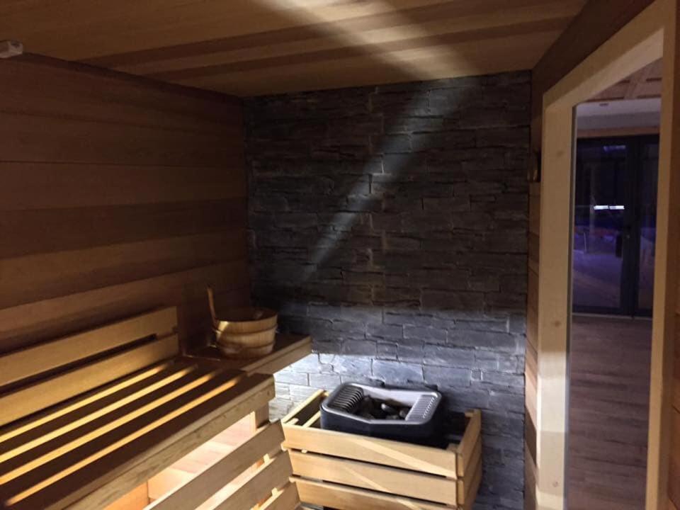 阿尔皮纳小木屋酒店 莫尔济讷 外观 照片